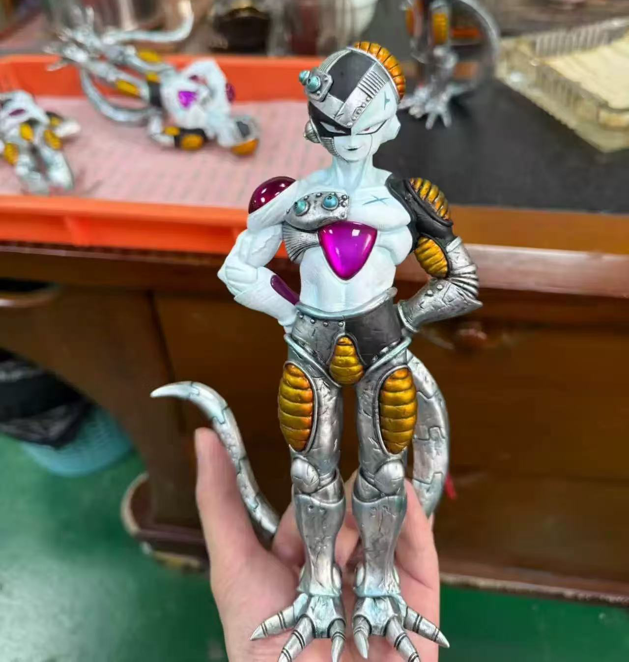 Model Kit Frieza - ドラゴンボールアニメメカフリーザアクションフィギュア、18cm PVC可動式スタチューコレクタブルアニメフィギュア、ディスプレイモデルおもちゃギフト付き