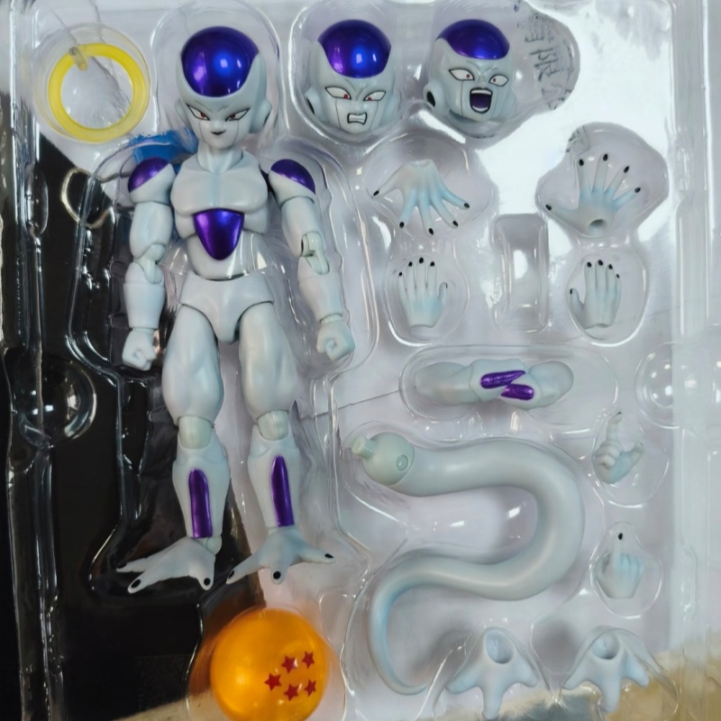 バンダイ S.H.Figuarts SHF ドラゴンボール  - Model Kit Frieza のレビューと価格