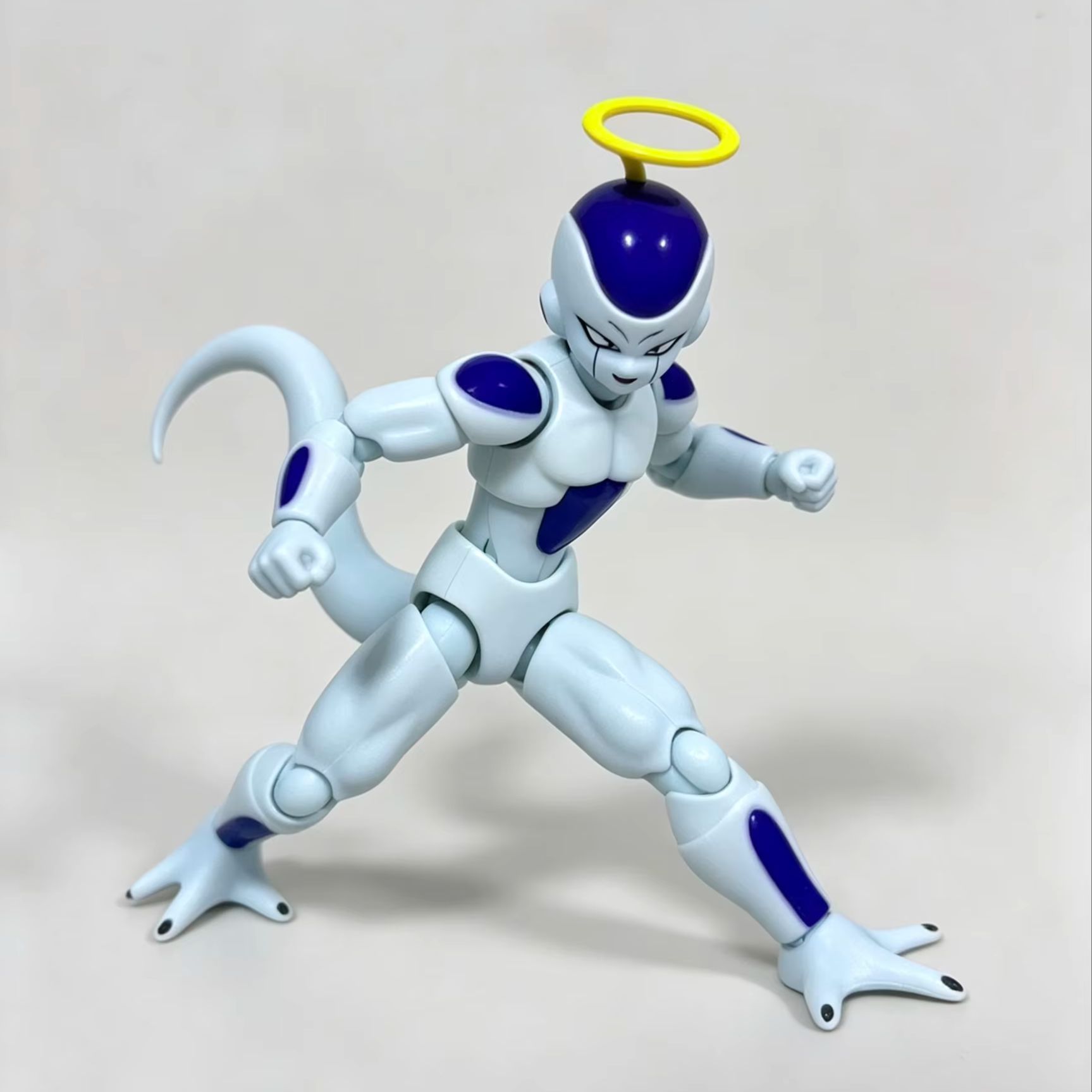 バンダイ S.H.Figuarts ドラゴンボール第四形態宇 - Model Kit Frieza のレビューと価格