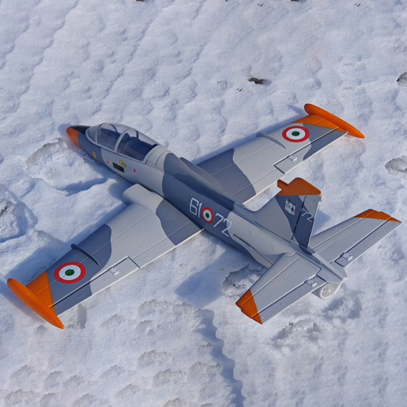 リモートコントロール航空機モデル Mb339 ダクト戦闘機  - Model Kit Expert のレビューと価格