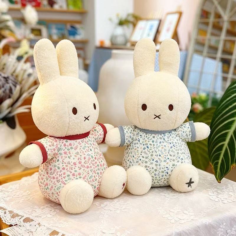 30 センチメートルかわいいミッフィーウサギ花柄ぬいぐるみ人 - Model Kit Anime のレビューと価格