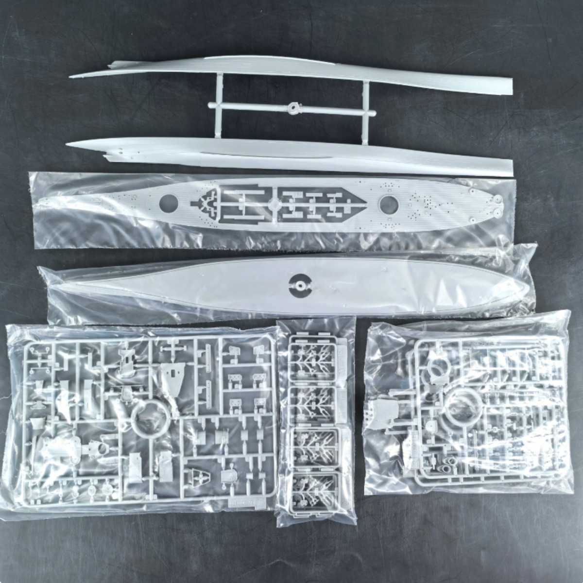 VeryFire VF700909DX 1/700 スケール - Model Kit Uss Missouri のレビューと価格