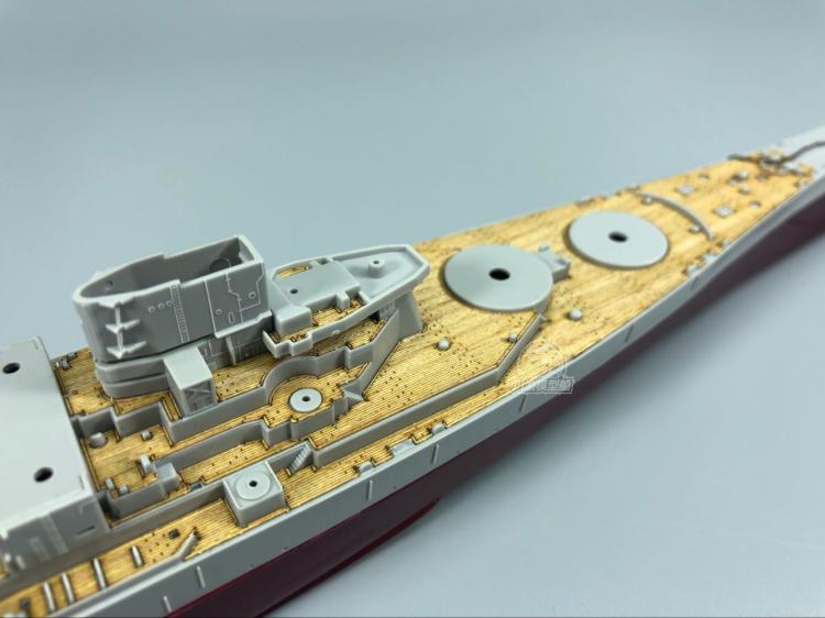 1/700 スケール木製デッキ トランペッター 05705  - Model Kit Uss Missouri のレビューと価格